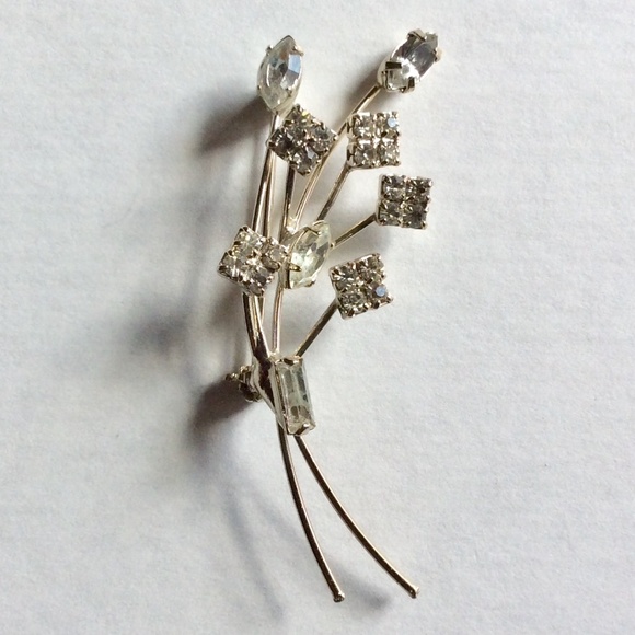 Vintage Crystal Rhinestone Flower Design Brooch Pin Light Gold Tone - Picture 1 of 6